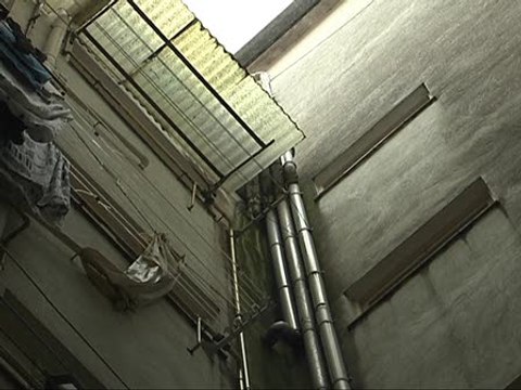 Herido al caer de ventana huyendo de la policía