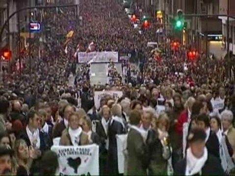 Miles de personas salen a la calle en apoyo a los presos de ETA