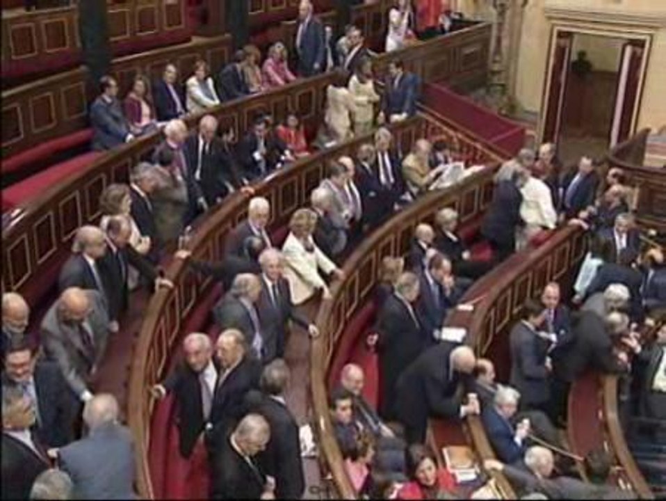 Gobierno y PP, de acuerdo en "corregir privilegios" de diputados y senadores