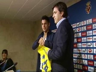 El Villarreal presenta a Cicinho