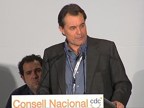 Advierte a Zapatero y Aznar que no toquen Catalunya