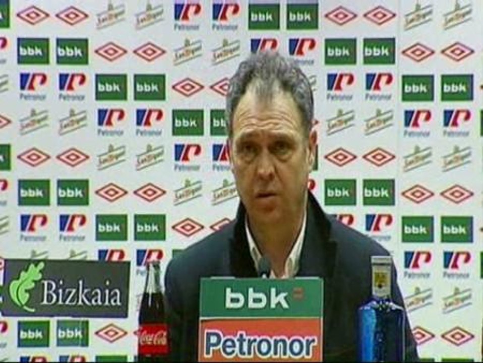 Caparrós: "No hemos estado afortunado y el árbitro no ha estado afortunado de verdad"