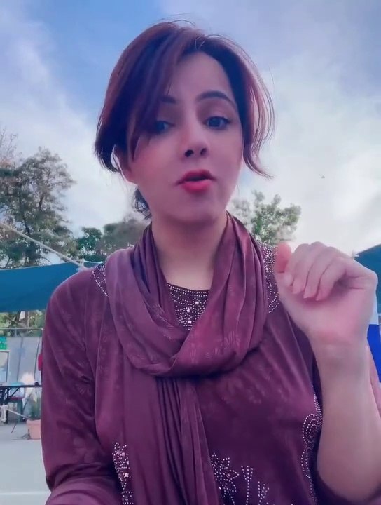 How To Eat Gol Gappay