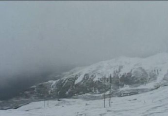 La nieve sorprende a los turistas en el suroeste de China