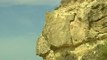 Una roca de 15 toneladas amenaza con desprenderse sobre tres casas de un pueblo de Lleida