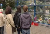 Flores y velas por las víctimas del Madrid Arena