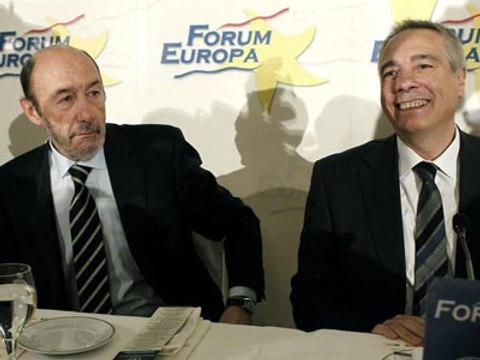 Rubalcaba dice que CIU y PP hacen los mismos recortes y sólo buscan votos con el debate sobre la independencia