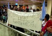 Son los tripulantes de la fragata Libertad llegando al aeropuerto de Buenos Aires