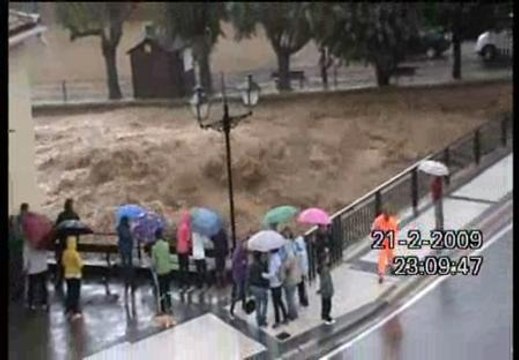 La crecida en Sádaba causa el miedo entre los vecinos