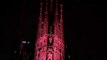 Varios edificios de Barcelona se iluminan de rosa