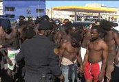 50 subsaharianos saltan en tromba la valla de Melilla