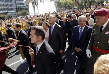 Fabra, abucheado durante la procesión cívica por el Día de la Comunidad Valenciana