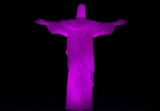El Cristo Redentor de Río de Janeiro se tiñe de rosa