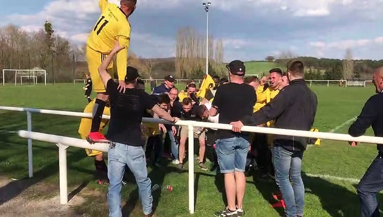 Football (Comme chez les pros en District). Courcelles-Chaussy - Faulquemont-Créhange : la joie des joueurs de l'USCC avec le public