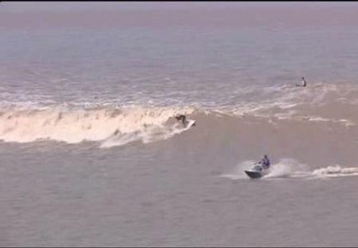 La ola más larga del mundo se produce una vez al año en China