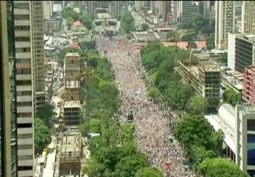 El opositor Capriles llena Caracas