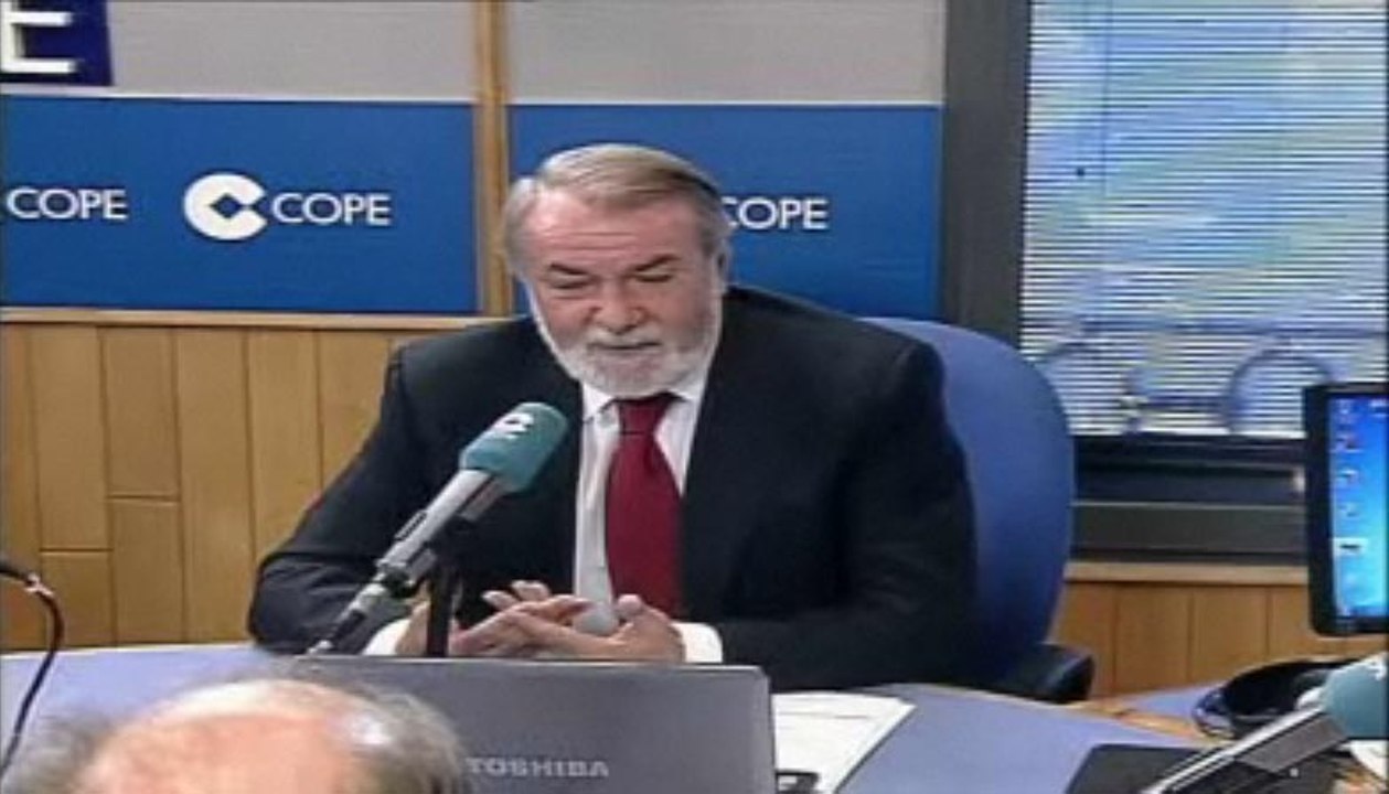 A Mayor Oreja le parece un disparate que se televisen las manifestaciones