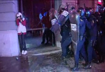 Los antidisturbios vuelven a cargar en Neptuno para disolver la protesta