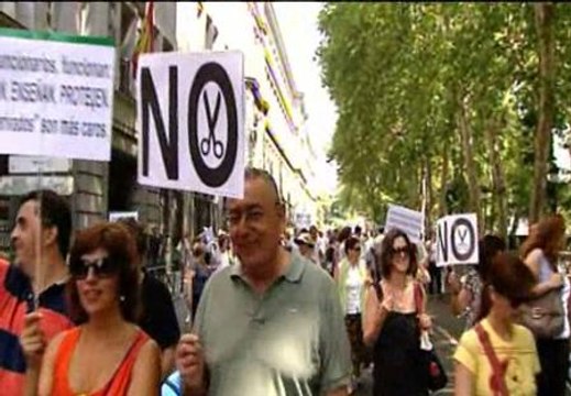 Los funcionarios tendrán su sueldo congelado en 2013 pero recuperan la extra de Navidad