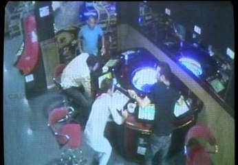 Detenidos tras robar 2.600 Euros de una máquina tragaperras
