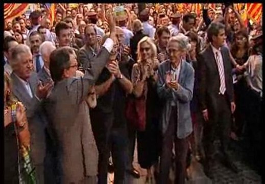 Artur Mas, aclamado a su llegada a la Generalitat
