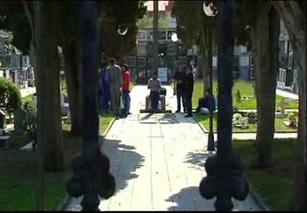 Más de cien personas opositan para ser enterrador