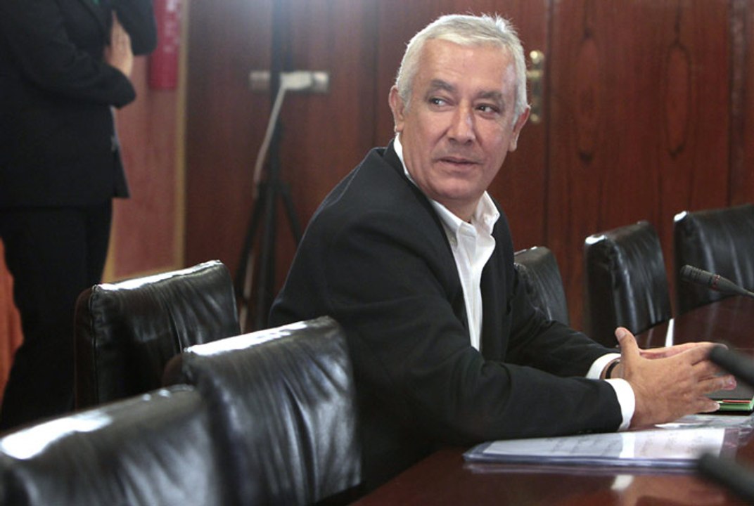 Arenas dice que es inaudito que dirigentes del PP tengan que responder por la gestión del PSOE