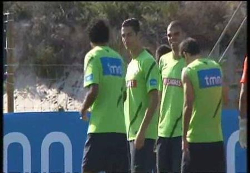 Cristiano Ronaldo sonríe con Portugal