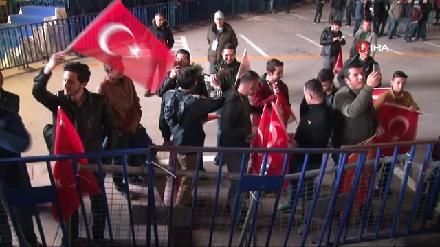 Vatandaşlar AK Parti Genel Merkezi'ne akın etti