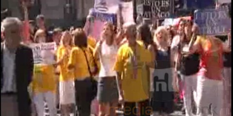 Protesta de funcionarios en frente de la sede del PP