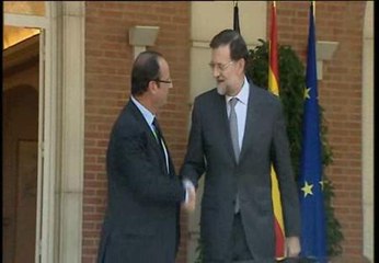 Descargar video: Rajoy recibe a Hollande en La Moncloa