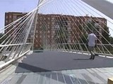 Murcia se gasta 60.000 euros para no resbalar por su puente de Calatrava