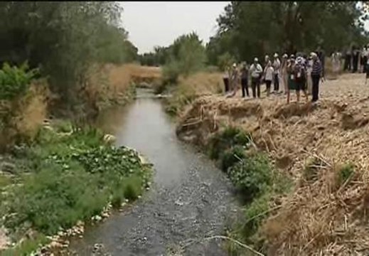 Minuto de silencio por las víctimas del vuelo JK5022 en el lugar del accidente