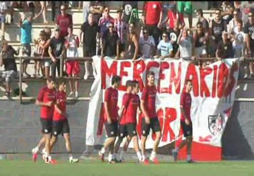 Pitos, insultos y cánticos contra Llorente y Javi Martínez