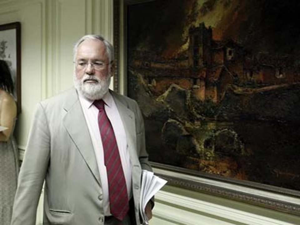 Miguel Arias Cañete pide que se endurezca el código penal para castigar a los pirómanos