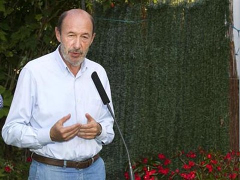 Rubalcaba asegura que llevará al Congreso una iniciativa legislativa popular si el Gobierno no prorroga los cuatrocientos euros