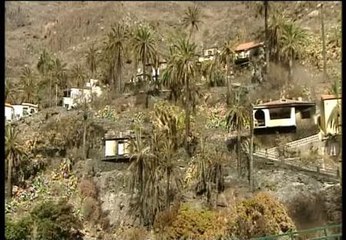 Download Video: Los vecinos de Valle Gran Rey se enfrentan desolados a sus viviendas quemadas