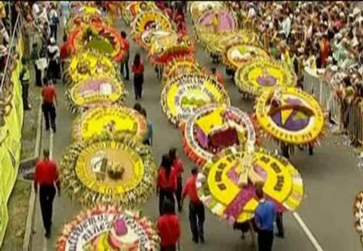 A cuestas con sillas florales