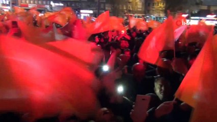 Yeniden seçilen Saygılı omuzlarda taşındı