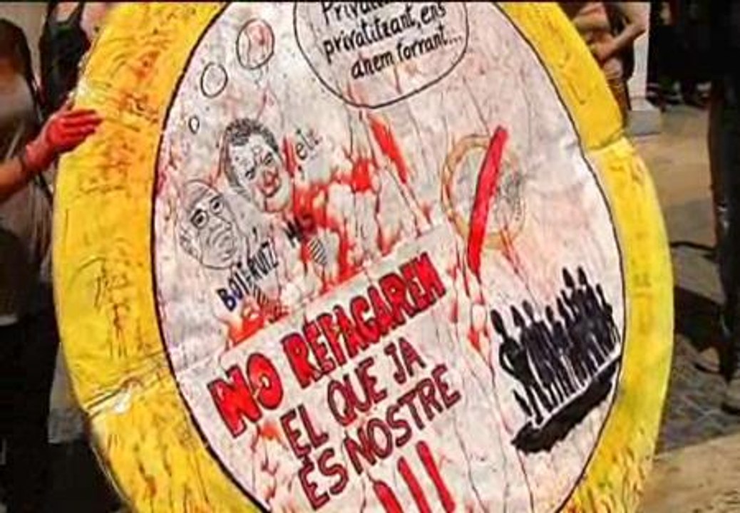 Cientos de personas salen a la calle en Barcelona en protesta por los recortes en Sanidad