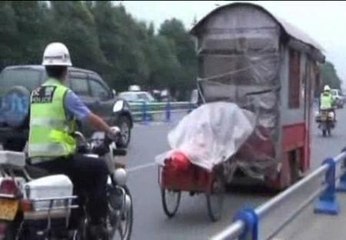 Interceptan una motocicleta convertida en casa