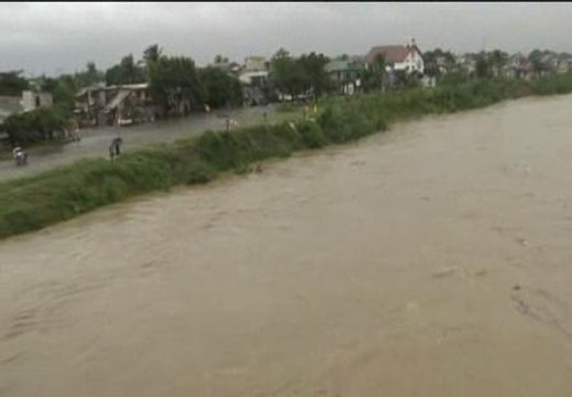 Evacúan a cientos de personas en Filipinas