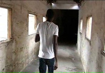 Un pueblo dentro de una fábrica abandonada