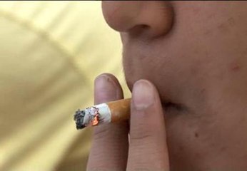 Gerona prohíbe fumar a los menores