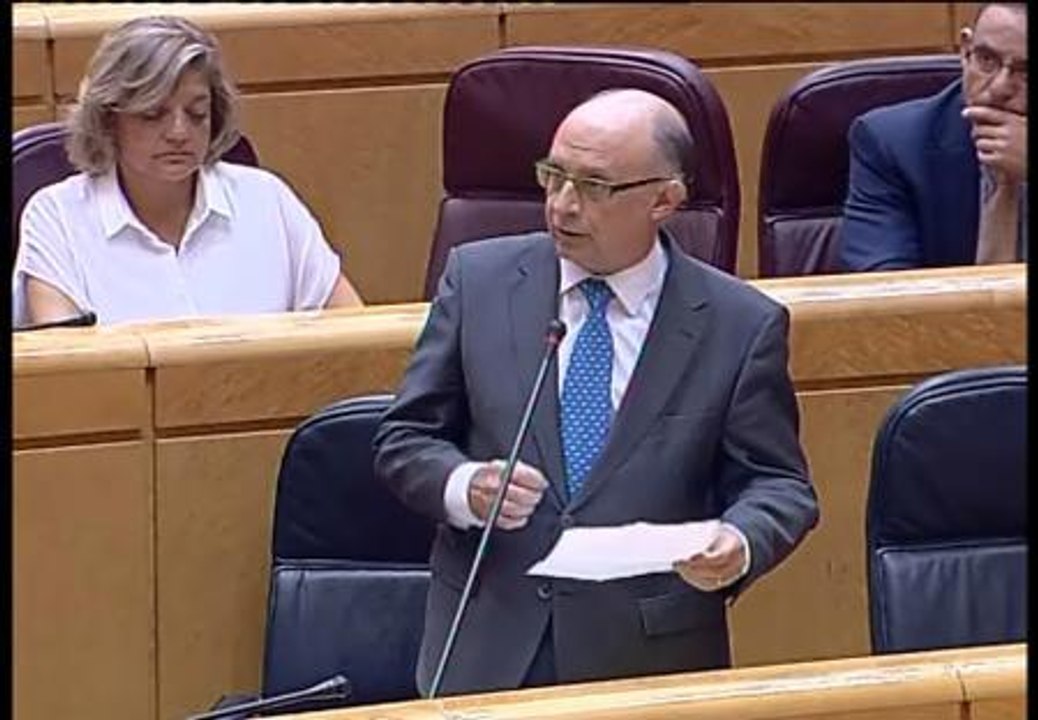 Montoro saca pecho en el Senado con los funcionarios que menos cobran