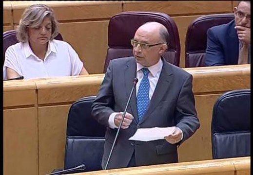 Montoro saca pecho en el Senado con los funcionarios que menos cobran