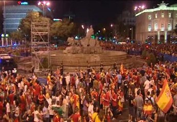 Download Video: Miles de aficionados celebran en Cibeles la victoria