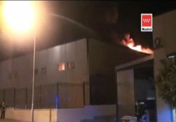 Un incendio arrasa una nave de Salvador Bachiller