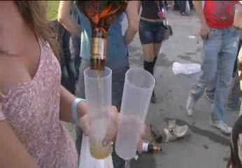 Un millón de jóvenes dedican 144 horas a beber durante el verano