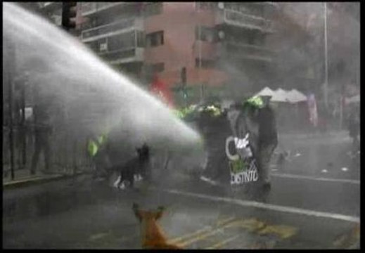 Trabajadores y estudiantes chilenos reivindican una salario digno